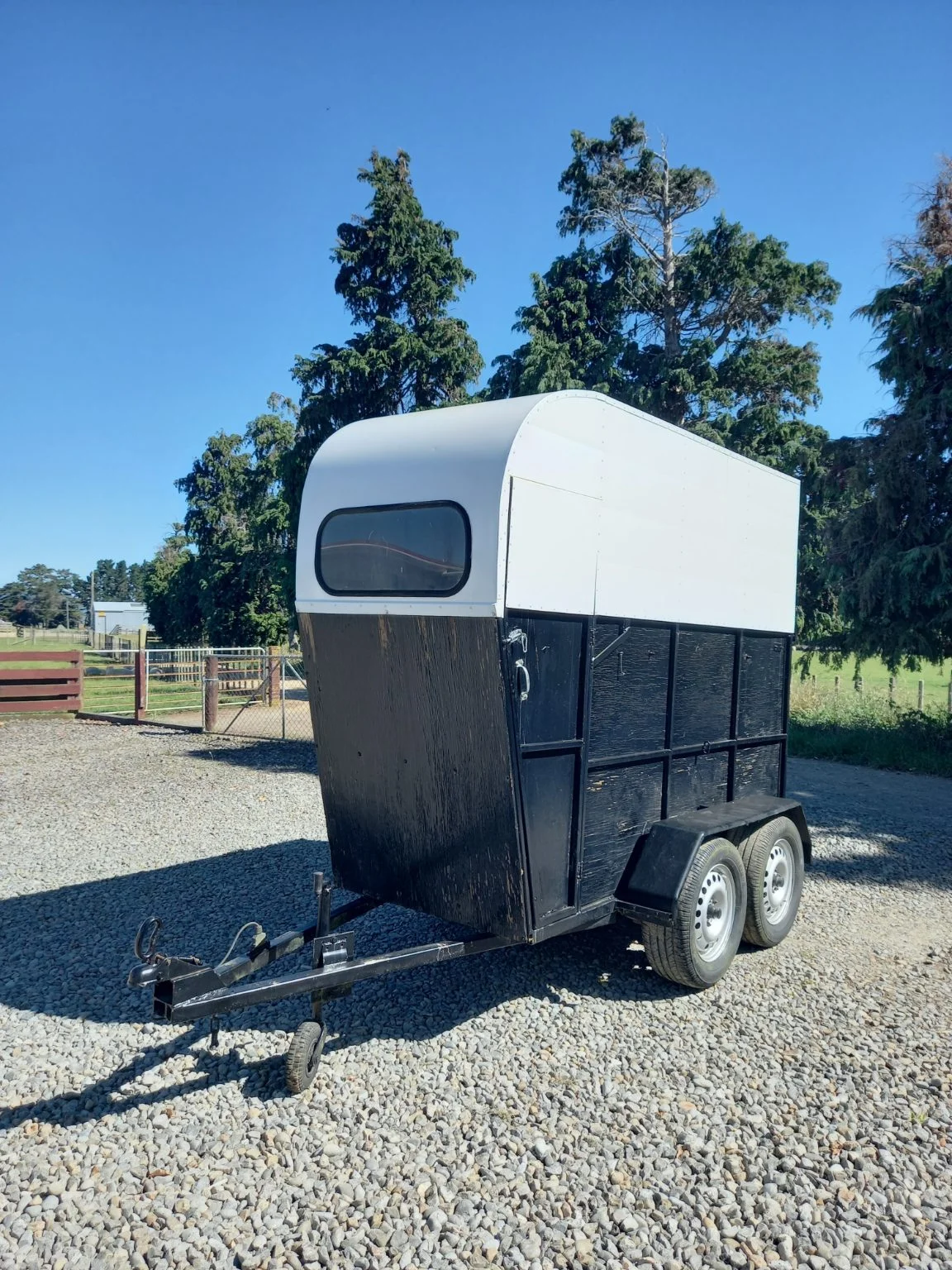 Single Horse Float Tandem Axle