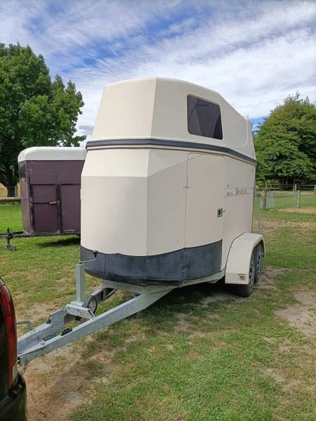 2007 Trailux Ultimate 340 Horse float