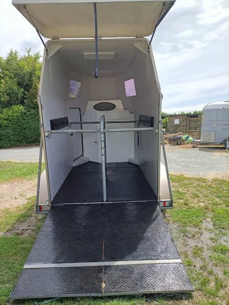 2007 Trailux Ultimate 340 Horse float - Image 2