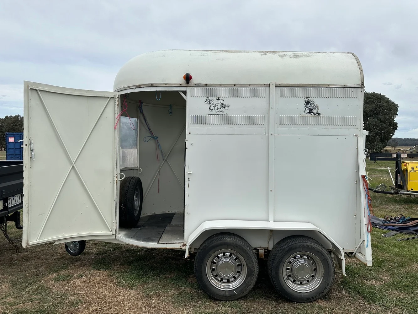 Two horse straight loader 8x5TAN 2008 - Image 9