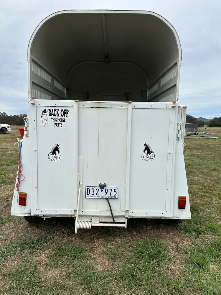Two horse straight loader 8x5TAN 2008 - Image 3